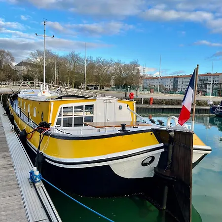 Peniche Dans Le Bassin A Flot Du Vieux Port
