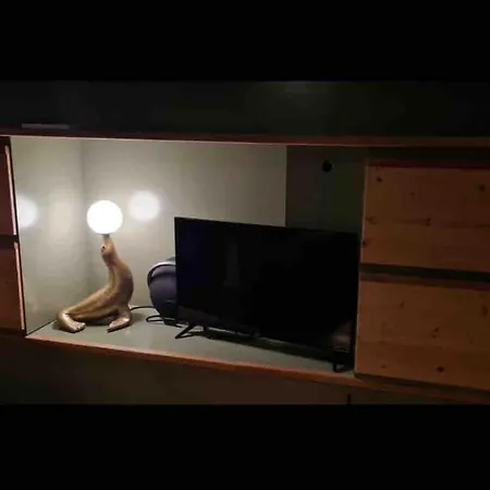 Peniche Dans Le Bassin A Flot Du Vieux Port