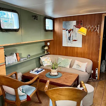 Peniche Dans Le Bassin A Flot Du Vieux Port Botel *