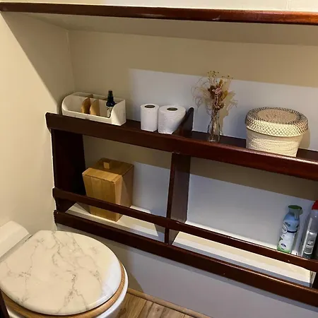 Peniche Dans Le Bassin A Flot Du Vieux Port بوتيل لا روشيل