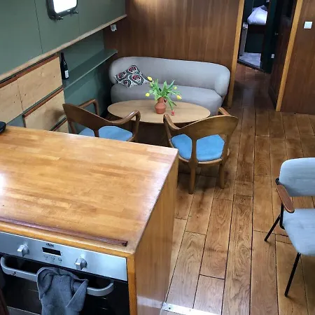 Botel Peniche Dans Le Bassin A Flot Du Vieux Port *
