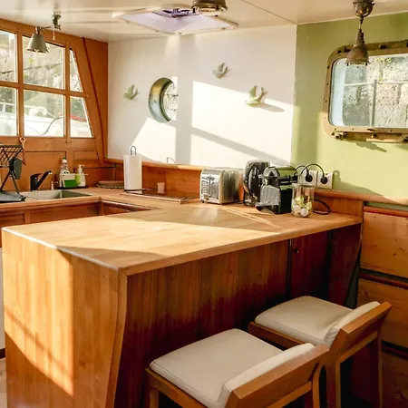 بوتيل Peniche Dans Le Bassin A Flot Du Vieux Port *