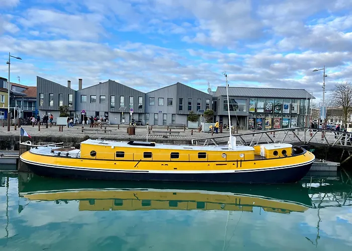 Peniche Dans Le Bassin A Flot Du Vieux Port Botel *