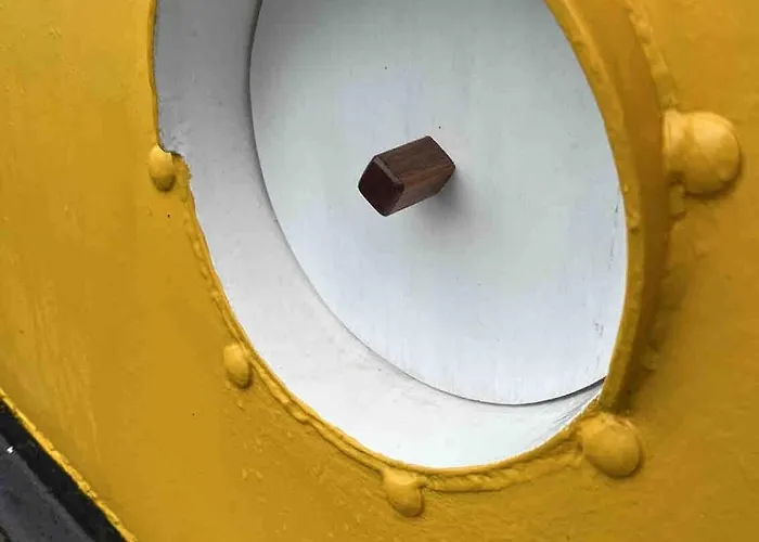 Peniche Dans Le Bassin A Flot Du Vieux Port *