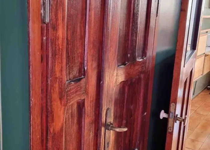 Botel Peniche Dans Le Bassin A Flot Du Vieux Port La Rochelle (Charente-Maritime)