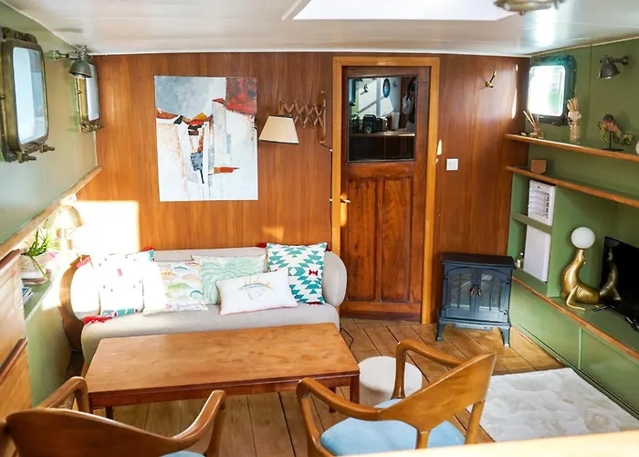 Botel Peniche Dans Le Bassin A Flot Du Vieux Port La Rochelle (Charente-Maritime)